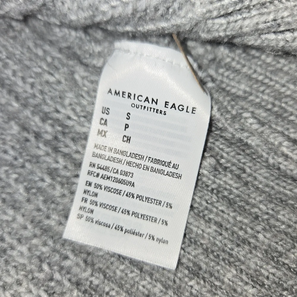 American Eagle Gray Color Blocked Small Knit Turtleneck Sweater - Picture 7 of 7